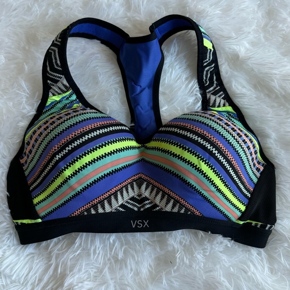 Victoria's Secret VSX Incredible Sports Bra Purple
Size 34 B - Picture 1 of 7
